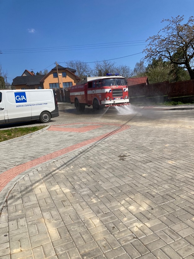 Akce vyčištěno foto 5 uklid pred restauraci hasičské auto